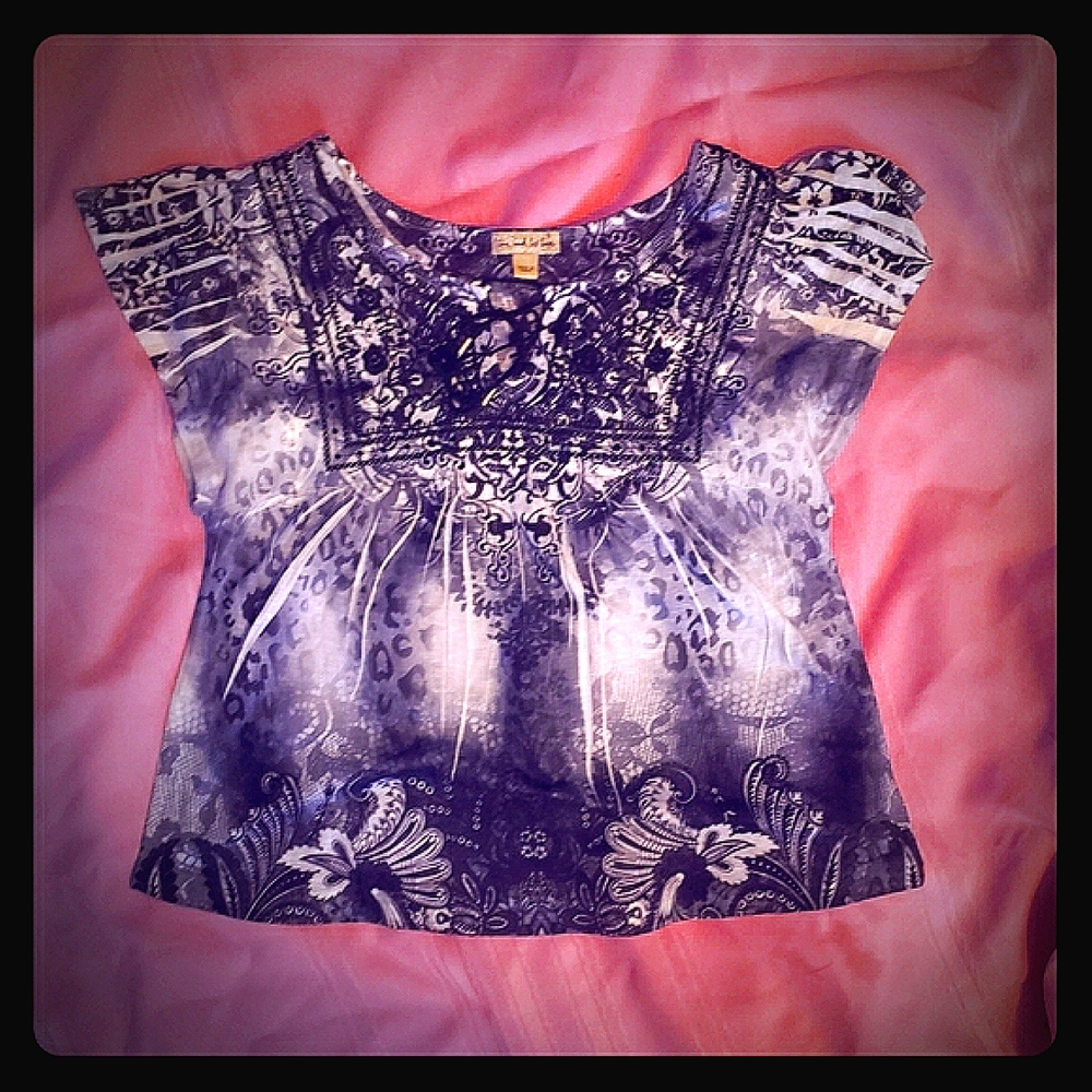 BNWT Small black, grey & white short sleeve top, Live and Let Live boho hippie